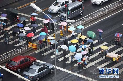 全國(guó)多地迎來(lái)強(qiáng)降雨天氣