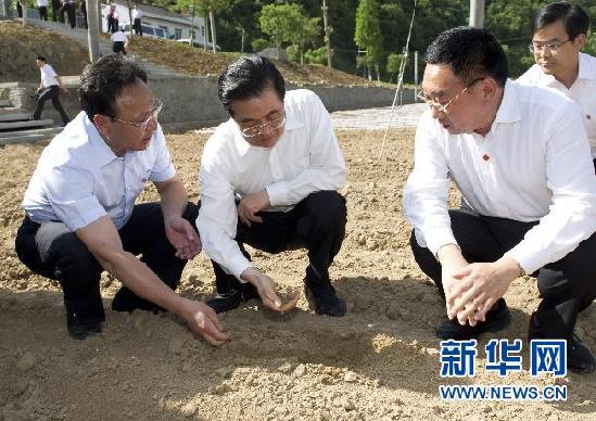 胡錦濤近日在湖北就加快轉(zhuǎn)變經(jīng)濟(jì)發(fā)展方式等調(diào)研