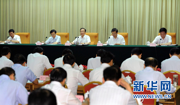 溫家寶:任內基本實現(xiàn)城鎮(zhèn)居民社會養(yǎng)老保險和新農保全覆蓋