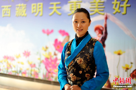中國首個(gè)藏族空姐德慶央宗