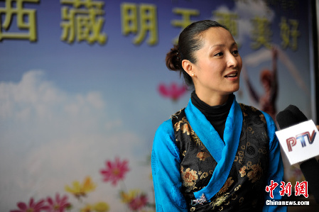 中國(guó)首個(gè)藏族空姐德慶央宗