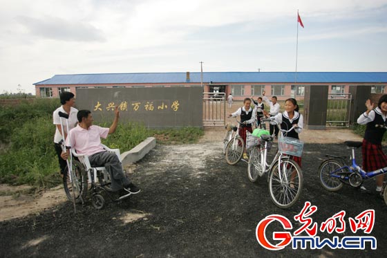 最美鄉(xiāng)村教師杜順：血液里沒了學(xué)生，心臟就不會跳動