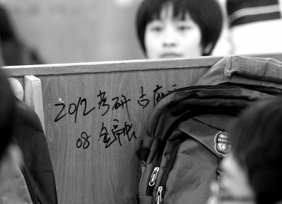 在大學，上自習竟成“搶座”戰(zhàn)爭？