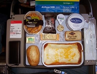 飛機上也有美食！看看各航空公司飛機餐