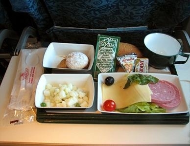 飛機(jī)上也有美食！看看各航空公司飛機(jī)餐