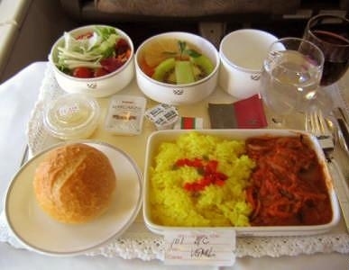 飛機(jī)上也有美食！看看各航空公司飛機(jī)餐