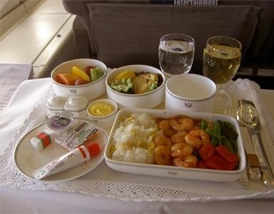 飛機上也有美食！看看各航空公司飛機餐