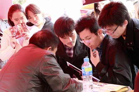 中原工學(xué)院舉辦2011就業(yè)雙選會(huì)