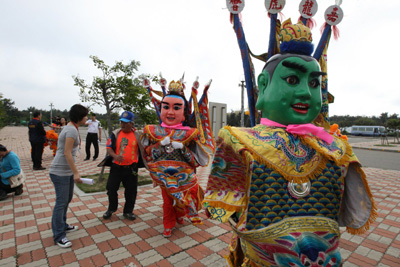 我國(guó)最大高速客滾輪“海峽號(hào)”今日首航臺(tái)中
