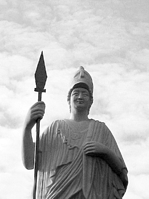西安西北大學(xué)現(xiàn)雷人雕像 女媧雅典娜長(zhǎng)著校董臉