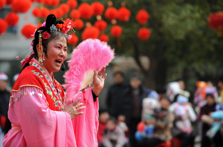 社區(qū)鬧元宵 歡樂(lè)鄰里情