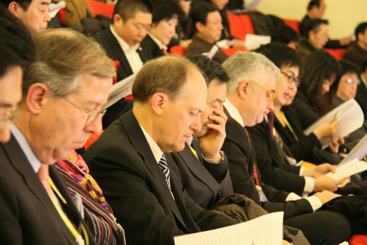 江蘇十一屆人大五次會議召開 推英文版工作報(bào)告