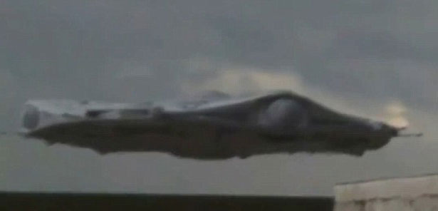 “UFO”降臨美國工業(yè)園視頻爆紅 網(wǎng)友質疑