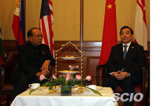 王晨會(huì)見馬來西亞新聞、通信和文化部長亞蒂姆