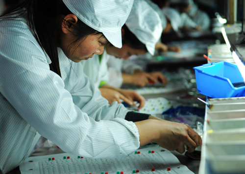 河南唐河：留守婦女家門口再就業(yè)