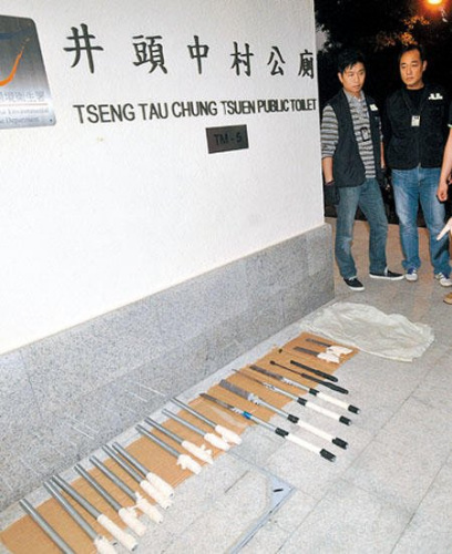 香港百名警察屯門反黑 搗破黑幫賭場(chǎng)及兵器庫(kù)