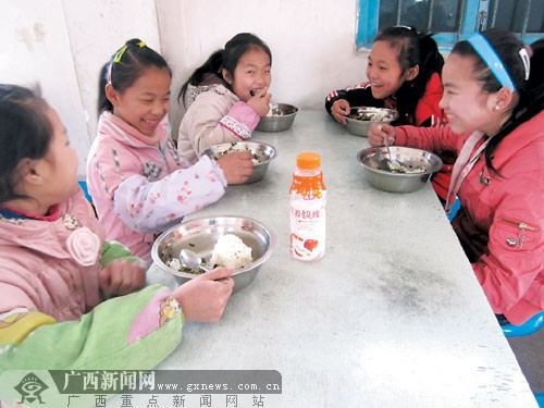 廣西實施營養(yǎng)工程農(nóng)村學校3元錢做出免費午餐