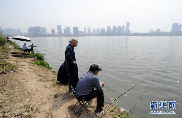 數(shù)百湖泊“人間蒸發(fā)” 地產(chǎn)商填湖建房觸目驚心