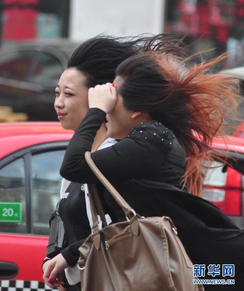 “雨雪風(fēng)沙齊至”：最近天氣有點(diǎn)亂 出門請注意