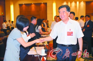 廣東省第11次黨代會(huì)召開 省委常委親切看望黨代表