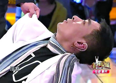 海歸男不堪學(xué)歷遭質(zhì)疑當(dāng)場暈倒 靠無知出名？