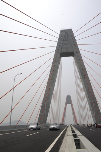 山東海陽(yáng)丁字灣跨海大橋正式通車