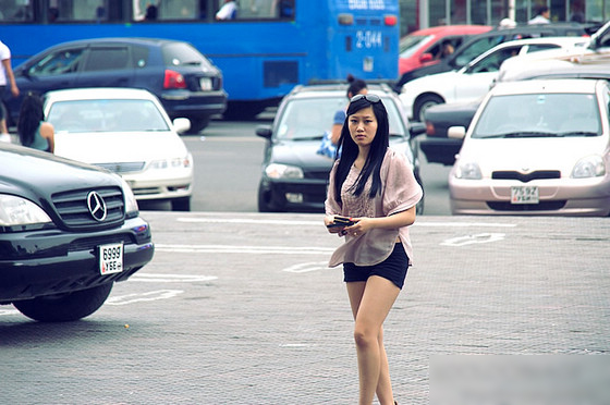 實(shí)拍蒙古國大街上出人意料的美女
