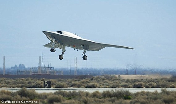 美高速公路現(xiàn)疑似UFO 被空軍運走