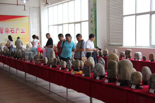 中國(guó)首屆金沙江奇石藝術(shù)博覽會(huì)展品令人嘆為觀止