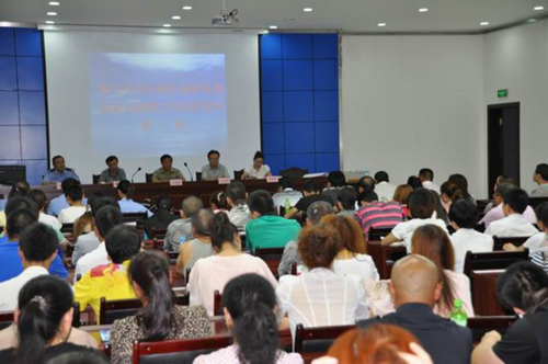 奎屯市召開娛樂場所及賓館業(yè)主禁毒工作培訓暨簽約大會