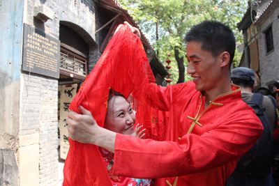 周村古商城舉行中國傳統(tǒng)民俗集體婚禮