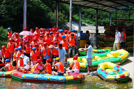 河南固始第二屆長江河漂流節(jié)開幕（圖）