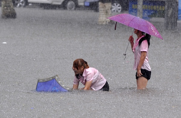 “韋森特”致?？诔掷m(xù)暴雨 多路段積水影響出行
