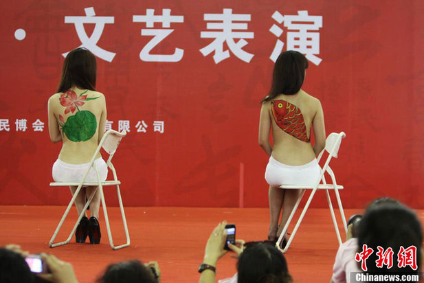 民間藝術(shù)博覽會(huì)在長(zhǎng)春開(kāi)幕 引大量市民參觀