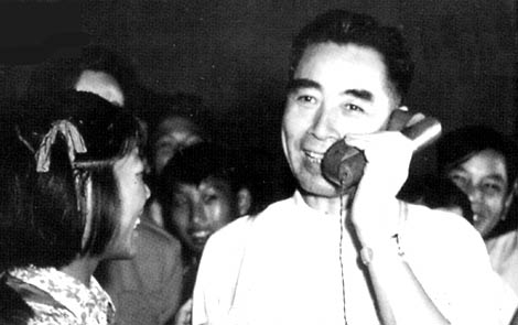 周恩來(lái)十大可愛(ài)瞬間 偉人也有萌態(tài)