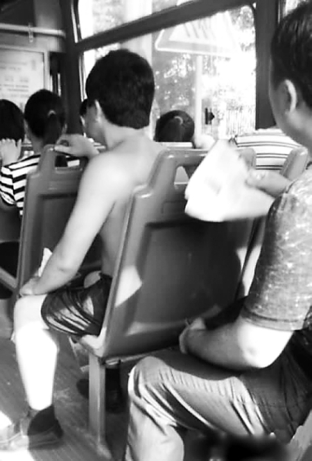 鄭州七成多網(wǎng)友支持淘汰普通公交夏日車廂如烤箱
