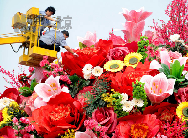 天安門廣場(chǎng)國(guó)慶主花壇即將裝飾完成