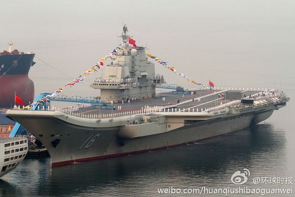 中國(guó)首艘航空母艦“遼寧”號(hào)正式交接入列