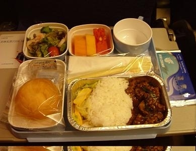 飛機(jī)餐也美味 實拍各國航空公司美味飛機(jī)餐