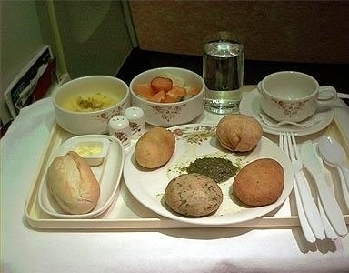 飛機(jī)餐也美味 實(shí)拍各國(guó)航空公司美味飛機(jī)餐