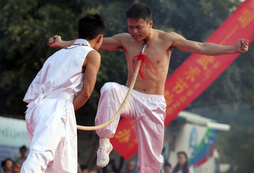 南少林武術(shù)文化節(jié)開(kāi)幕 武僧展絕技