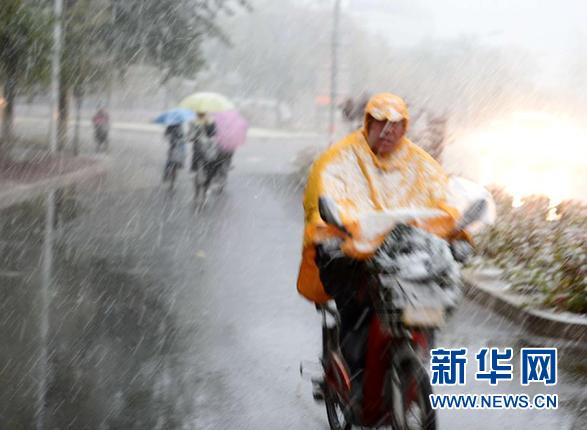 北京延慶遭遇52年來最大降雪 全縣全力抗雪救災(zāi)