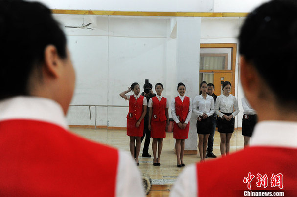海航來湘招空姐 美女應聘PK綜合素質(zhì)