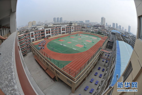 福建莆田學(xué)校投資3000萬建空中操場