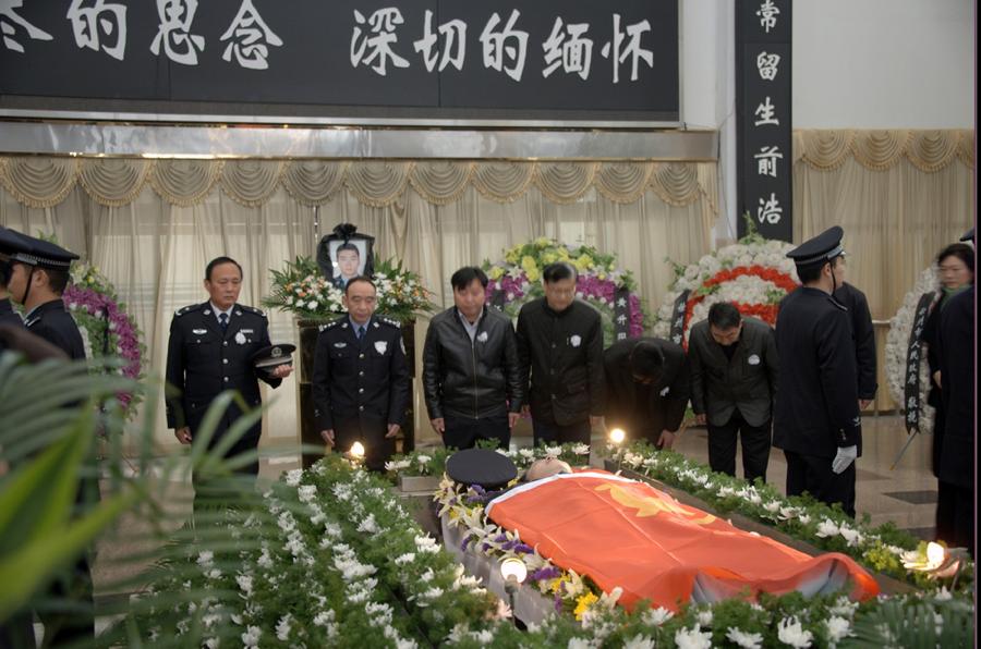 山東辦案遇襲殉職民警黃升追悼會在徐州舉行