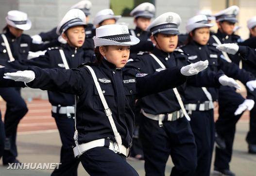 濟(jì)南：“小交警韻律操”進(jìn)校園