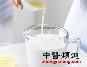 警惕：喝牛奶千萬別與這4種食物搭配(圖)