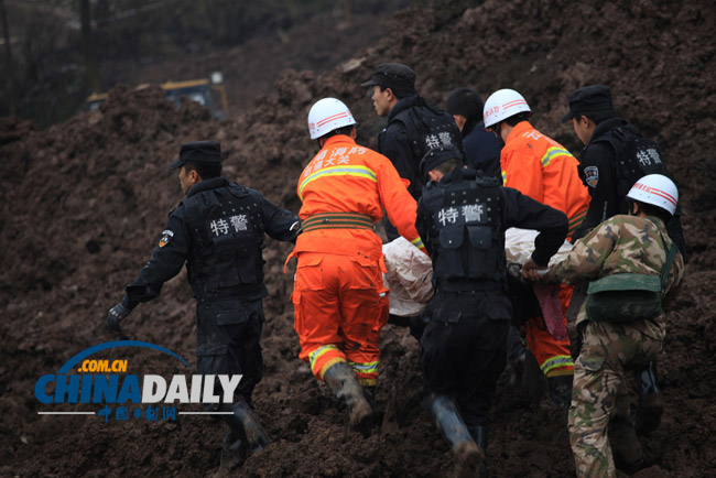 云南鎮(zhèn)雄縣山體滑坡已造成42人遇難