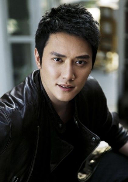 北大前校草葉欽達網(wǎng)絡爆火 校草男明星PK