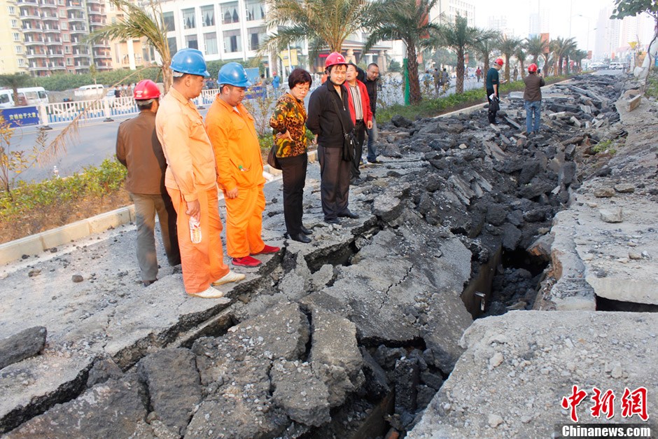廣西北海地下管道發(fā)生爆炸 掀翻80米路面
